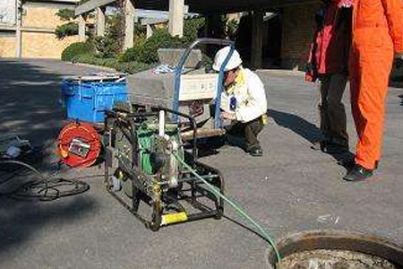 宣化庞家堡怎么清洗太阳能管|清理污水管道疏通设备,马桶堵什么原因